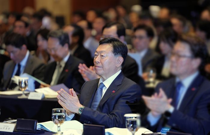 롯데 사장단 오산에 총집합... ‘위기 타파’ 해법 나올 때까지 신동빈 회장 주재 ‘끝장토론’한다
