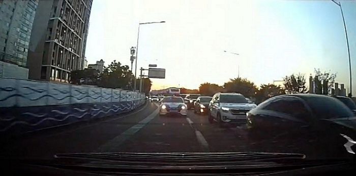 만삭 임신부 ‘퇴근길’ 올림픽대로서 진통... 경찰, 꽉막힌 도로 한방에 뚫었다