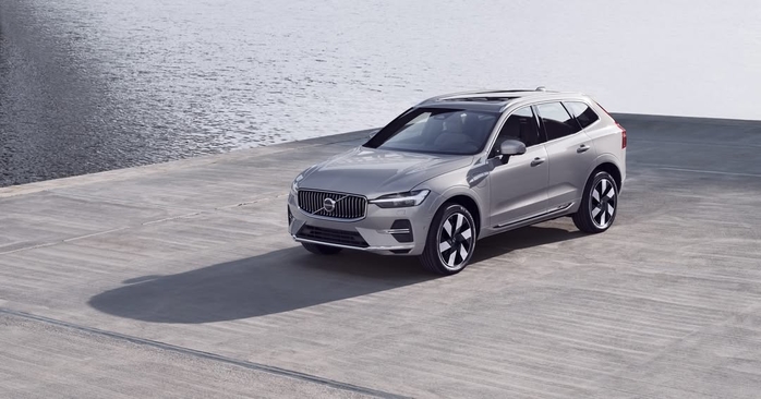 [베스트셀링 SUV ‘XC60’ 2025년식 모델 출시]파워트레인 업그레이드를 통해 연비를 개선하고 저공해 2종 인증을 받은 XC60은 공영주차장 및 공항 주차장 할인과 .jpg