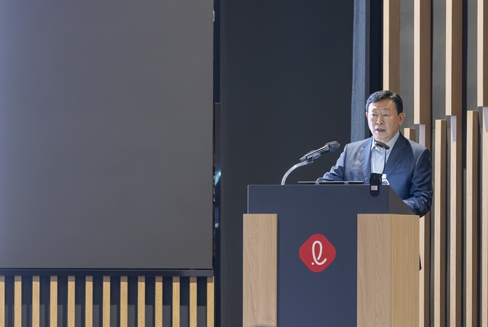 사장단 불러모아 회의 연 신동빈 롯데그룹 회장, ‘묵직한 한마디’ 남겼다