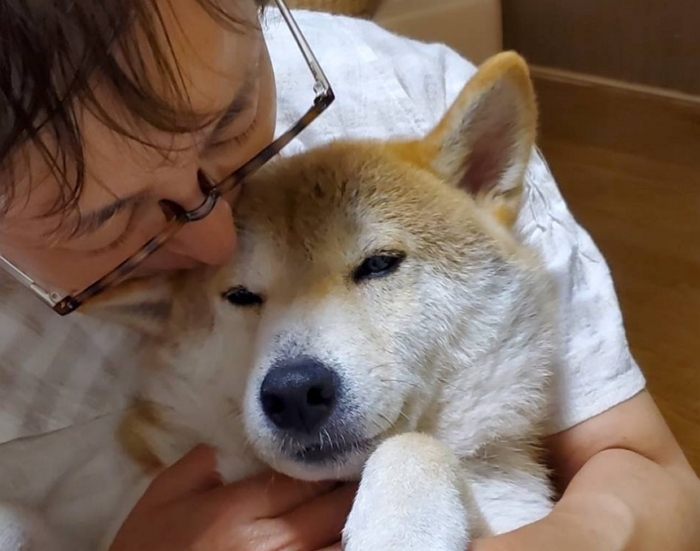 “삶 포기하려 할 때, 반려견이 저를 살렸어요”... 페라리 팔아 유기견 보호소 만든 남성의 사연