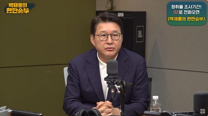 전한길 국힘 입당에 비판 쏟아지자... 신동욱 “민주당은 김어준과 얘기하잖아”