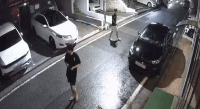 주차장서 문 안 잠긴 차만 골라 ‘지갑’ 훔친 남학생... CCTV에 포착된 모습