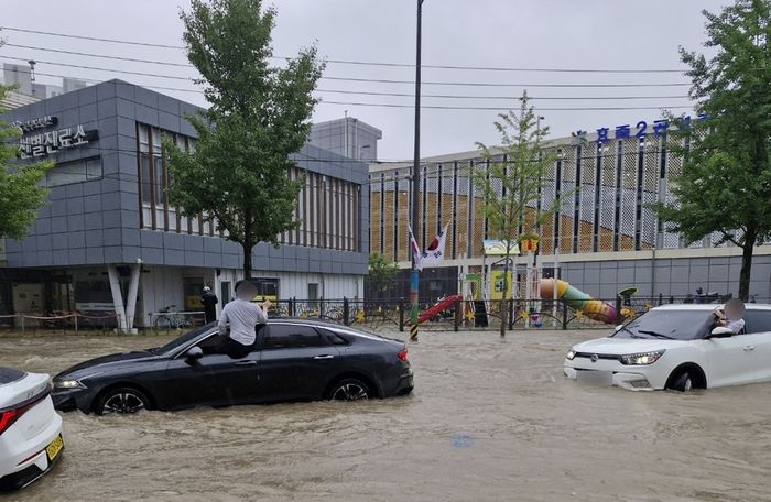 최악의 폭우 쏟아진 광주, 2명 실종... 전국 이재민 5천명 넘었다