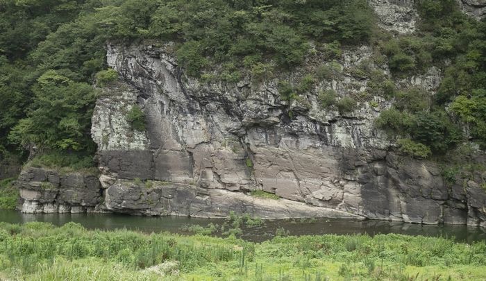 연이은 폭우에 세계유산 등재 7일 만에 수몰된 ‘반구대 암각화’... 훼손 가속 우려