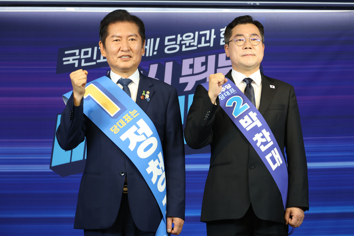 origin_합동연설회기념촬영하는정청래박찬대당대표후보.jpg
