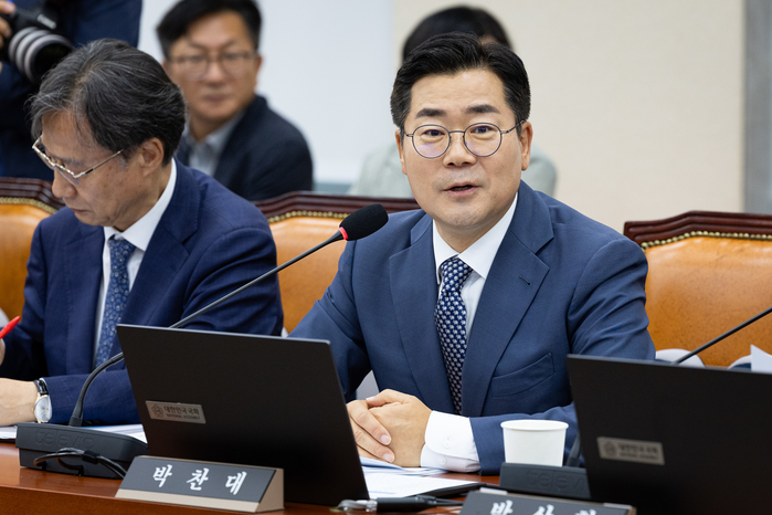 origin_정무위보임인사하는박찬대민주당의원.jpg