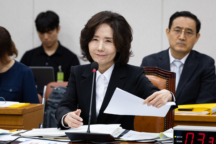origin_청문회답변하는이진숙.jpg