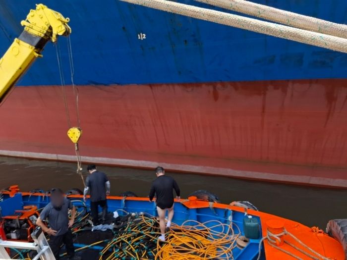 진해 부산신항 해상서 청소작업하던 다이버 2명 사망·1명 위독