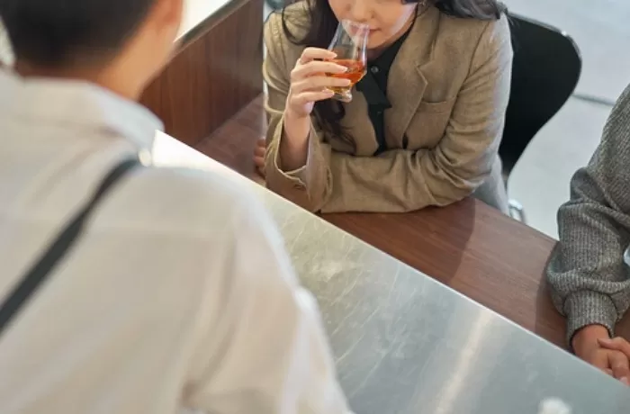 “하이볼은 아는데 , ‘니트·미즈와리’는 뭔가요?”... ‘위린이’가 위스키 즐기는 방법