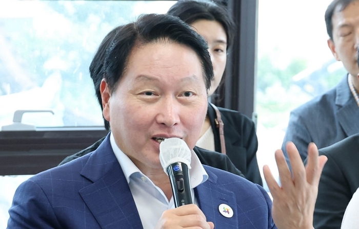 최태원 “한국 제조업, ‘잃어버린 10년’... AI 활용하지 못하면 대부분 ‘퇴출’”