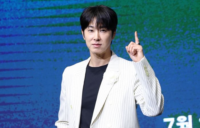 ‘레슨 형’ 유노윤호, 호우 피해 이재민들 위해 5000만원 기부