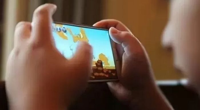 “아빠 바람났어” 초등생 딸 말에 휴대폰 확인했더니, 몰래 본 건 ‘불법’이라는 남편