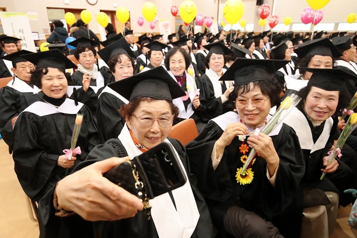 “OO수록 죽음 준비 적극적”... 노인의 ‘사회적 지지’가 죽음에 미치는 영향