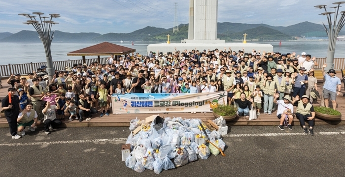 볼보그룹코리아, 창원 귀산해변서 환경보전 ‘플로깅’ 전개... “30년 전통의 환경보전 활동”