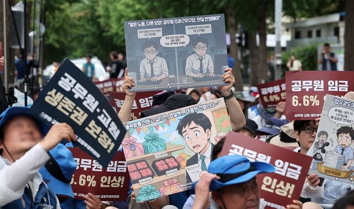 6.6% 요구했지만 절반 수준... 2025 공무원 봉급 인상률 2.7~2.9% 확정