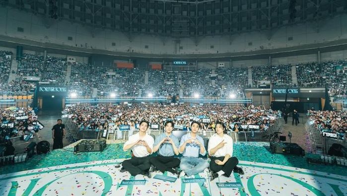 “단톡방서 신분증 공유하고 생기부까지 요구”... ‘데이식스 팬미팅’ 스태프 갑질 폭로 이어져