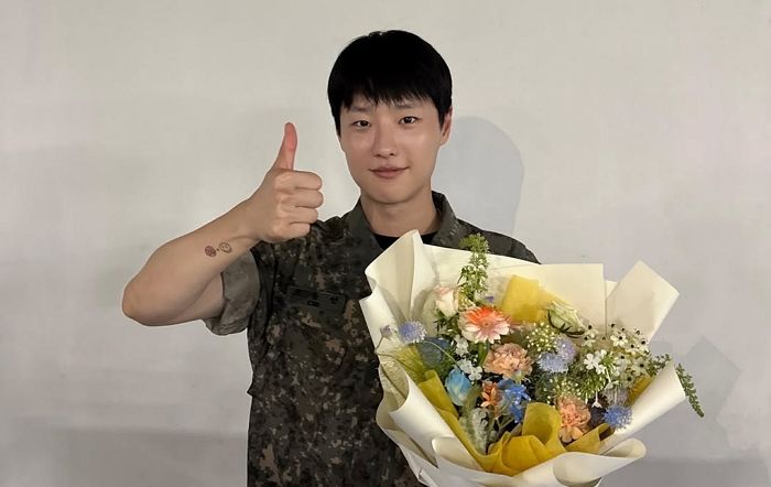 ‘군백기’ 마치고 본격 활동 신호탄 쏜 우즈 “몸 12개인 남자로 살겠다, 앨범 열심히 작업”