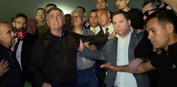 Bolsonaro mostra tornozeleira após reunião com líderes do PL _ CNN 360º 1-48 screenshot.jpg