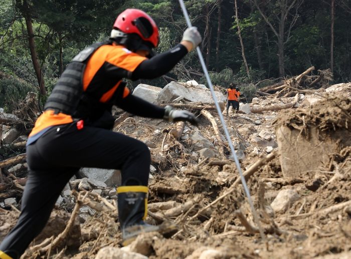 ‘산청 실종’ 스님, 나흘 만에 숨진 채 발견... “남은 1명 수색 중”
