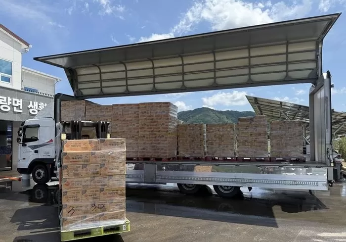 컵밥·컵라면 4만개 싣고 폭우 피해 지역 달려간 오뚜기