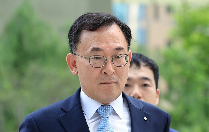 origin_집사게이트관련소환되는정근수전부행장 (1).jpg