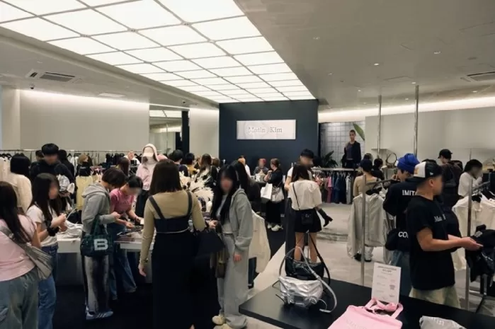 문전성시를 이루는 마뗑킴 일본 매장 모습 / 하고하우스