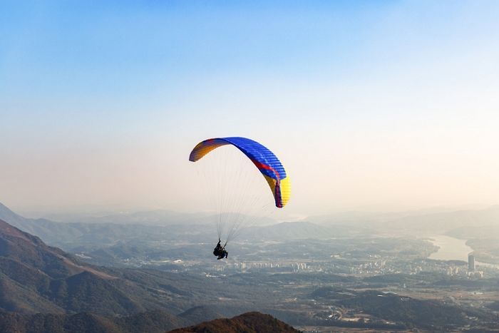 발리서 40대 한국인 2명 숨져... “패러글라이딩 도중 바다로 추락”