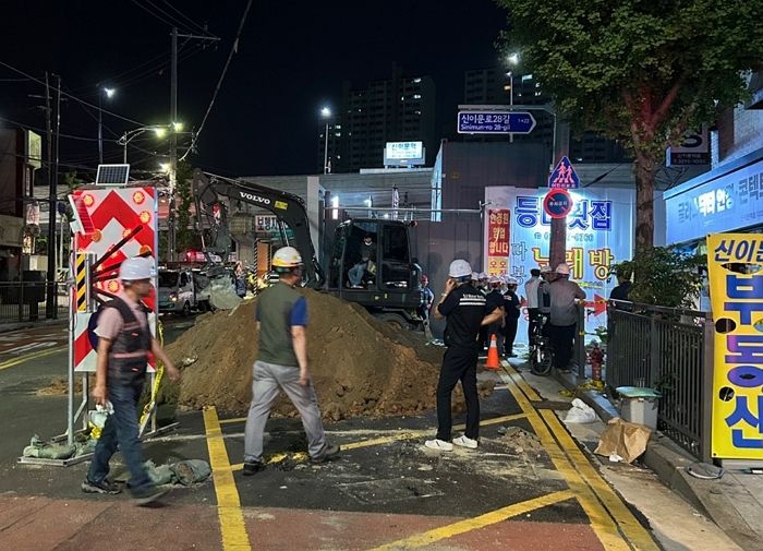 서울 동대문구 공사장서 깊이 2.5m ‘땅꺼짐’ 발생... 주민 35명 대피 소동