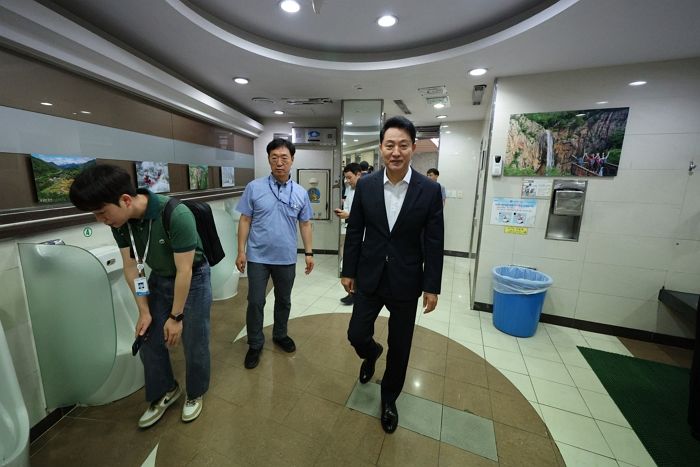 서울 지하철, 화장실 ‘혁신’한다...  3년 안에 ‘화변기→양변기’ 모두 교체