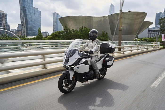 사진3-BMW 모토라드, 럭셔리 투어링 모터사이클 ‘뉴 R 1300 RT’ 공식 출시.jpg