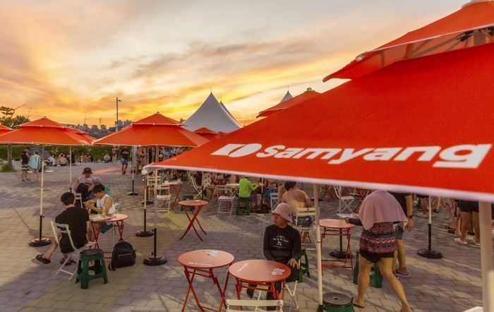 한강 수영장에서 ‘맵탱’ 완판... 삼양라면 인기 난리 났다