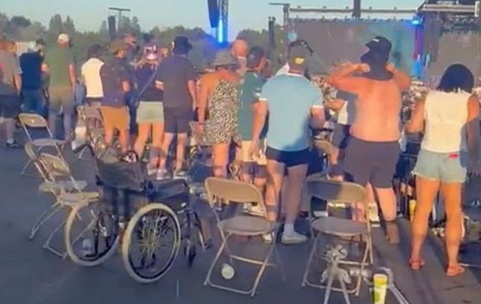 오아시스 콘서트 보던 장애인들이 ‘휠체어’에서 일어나 환호한 충격적인 이유