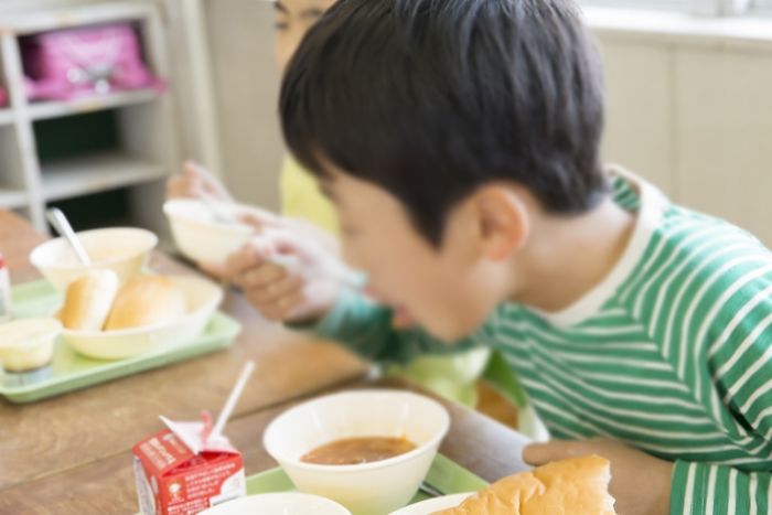 “가정교육 못 받았네”... 급식시간에 떠든 학생들에 막말 퍼부은 광주 초등학교 교장