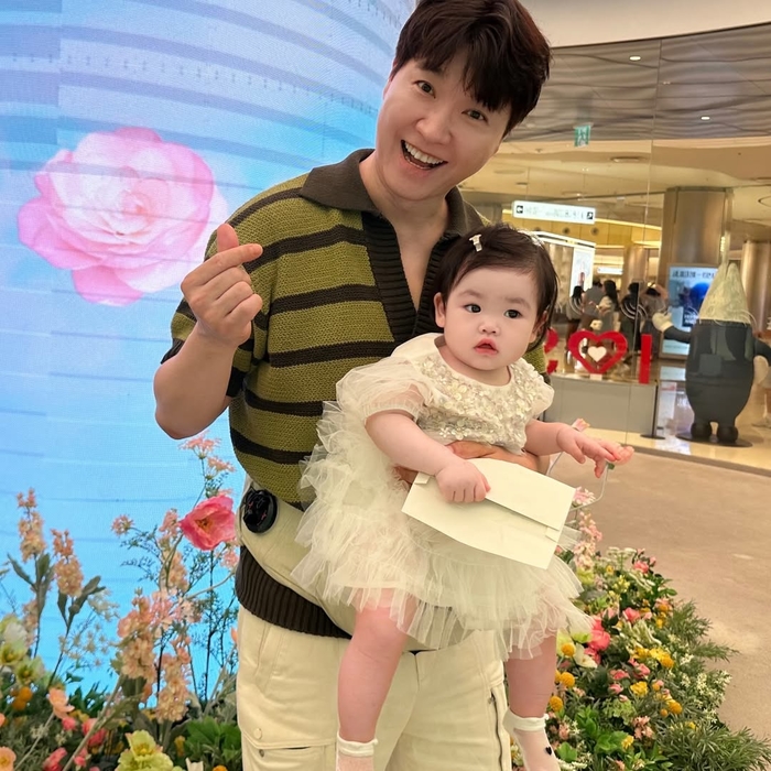 엄마가 너무 바빠져서 내가 육아를 전담했더니 재이가 나보고 계속 엄마라고 부른다…내배아파낳은 #재이 #딸스타그램 #엄마의기록 #엄마 #박수홍아빠 @day_erang.jpg