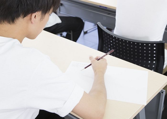 “추락 직전 기장 표정 묘사하라”... 수도권 미대 실기대회 문제 ‘논란’