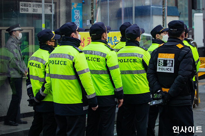취객 제압하다 ‘뺨’ 때려 고소당한 경찰... 1년 만에 ‘무혐의’ 처분