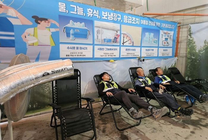 “정부보다 더 강하게”... 삼성물산이 폭염에 건설 노동자 지키기 위해 내놓은 특단 대책