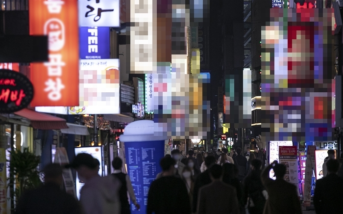 origin_위드코로나첫날붐비는음식점거리.jpg