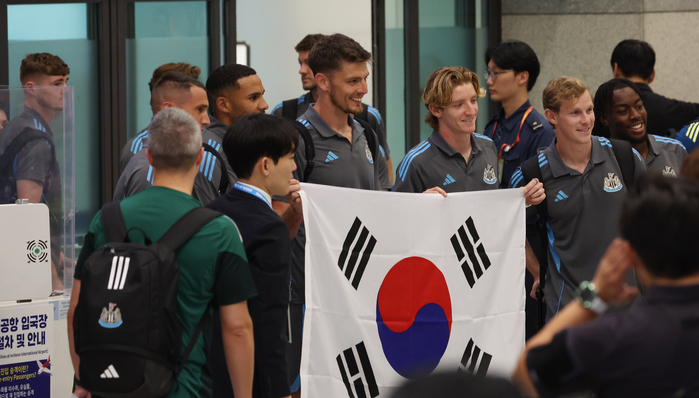 origin_태극기든뉴캐슬.jpg