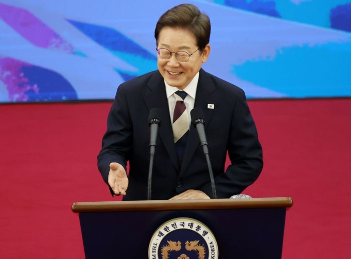 李 대통령, 광복절날 국민 1만명 불러 ‘국민 임명식’... 尹 제외 전직 대통령들 초청