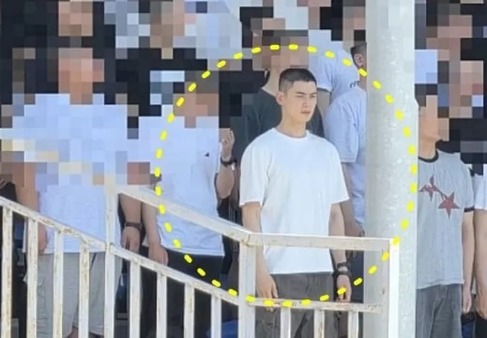 28일 충남 논산 육군훈련소 입소식에서 찍힌 차은우./ 네이버 카페