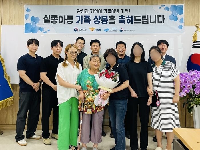 54년 전 엄마 잃어버린 8세 소녀... 두 아이 엄마 된 62세에 친모와 ‘극적 상봉’