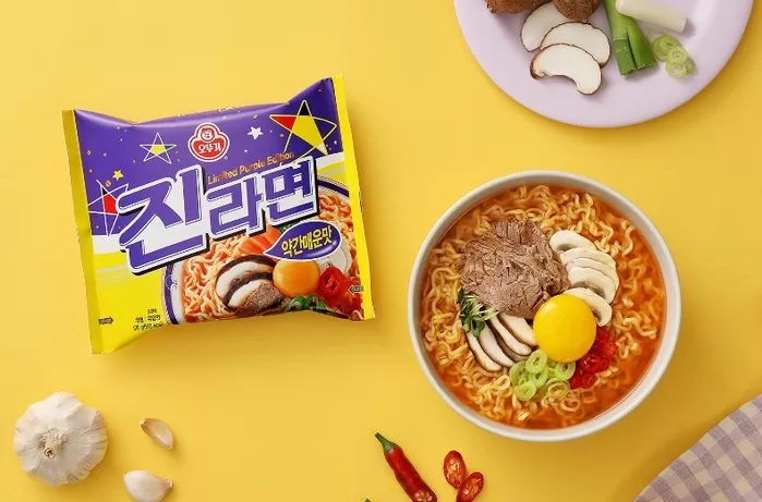 “진라면 리뉴얼 1년”... ‘호불호’ 위험에도 싹 뜯어고친 오뚜기의 속내