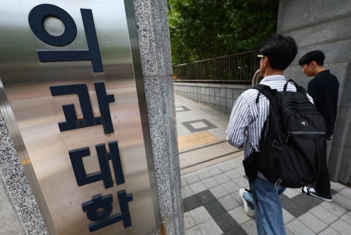 “반성하지도 않는데 혜택을 주겠다고?”... 의대생 ‘복귀’에 분노한 시민들