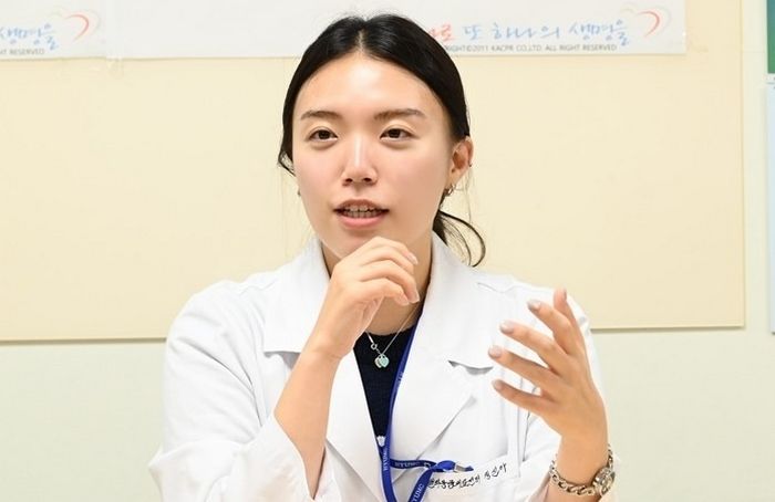 “이 새벽에 마포대교에 여성 2명이?”... 위험 직감한 사회복지사, 온몸 던져 막았다