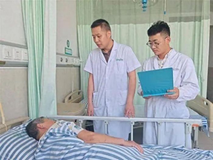돌 위에 딱 10초 앉아있었을 뿐인데... ‘피부 괴사’해 이식 수술 받은 여성