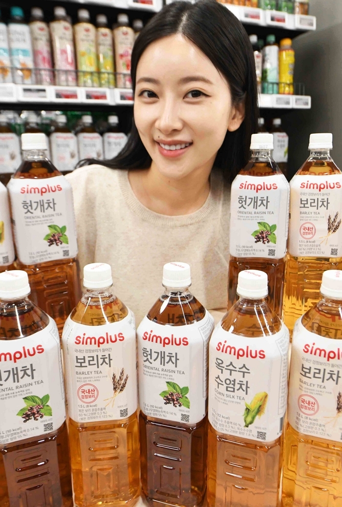 [이미지] 천 원에 대용량·건강함까지…홈플러스, 1.5L ‘심플러스 1000원 차음료’ 3종 선봬(2).JPG