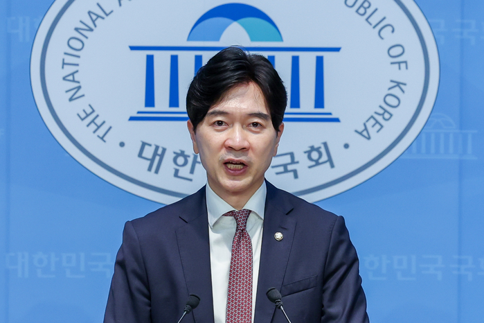 origin_논평하는박성훈수석대변인.jpg