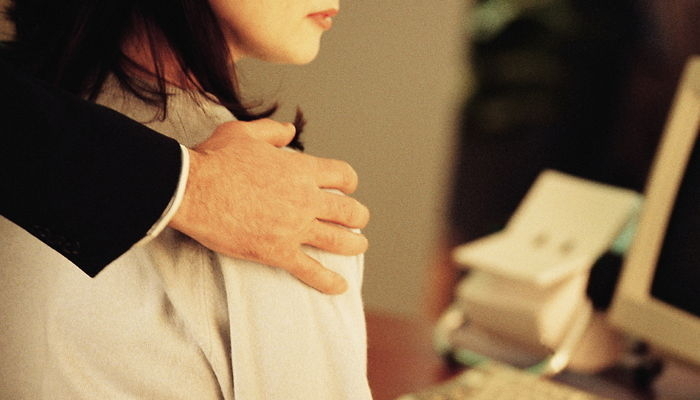 “병문안 갈 테니 예쁘게 입고 있어”... 서울 모 고등학교 교장, 여교사 성희롱 논란에 내놓은 입장